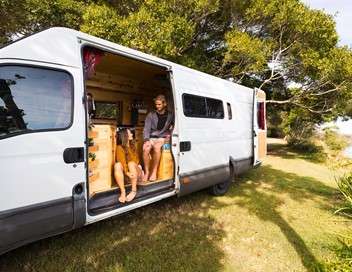 Zone interdite Maxi camping-cars ou mini-vans : la folie des vacances en liberté